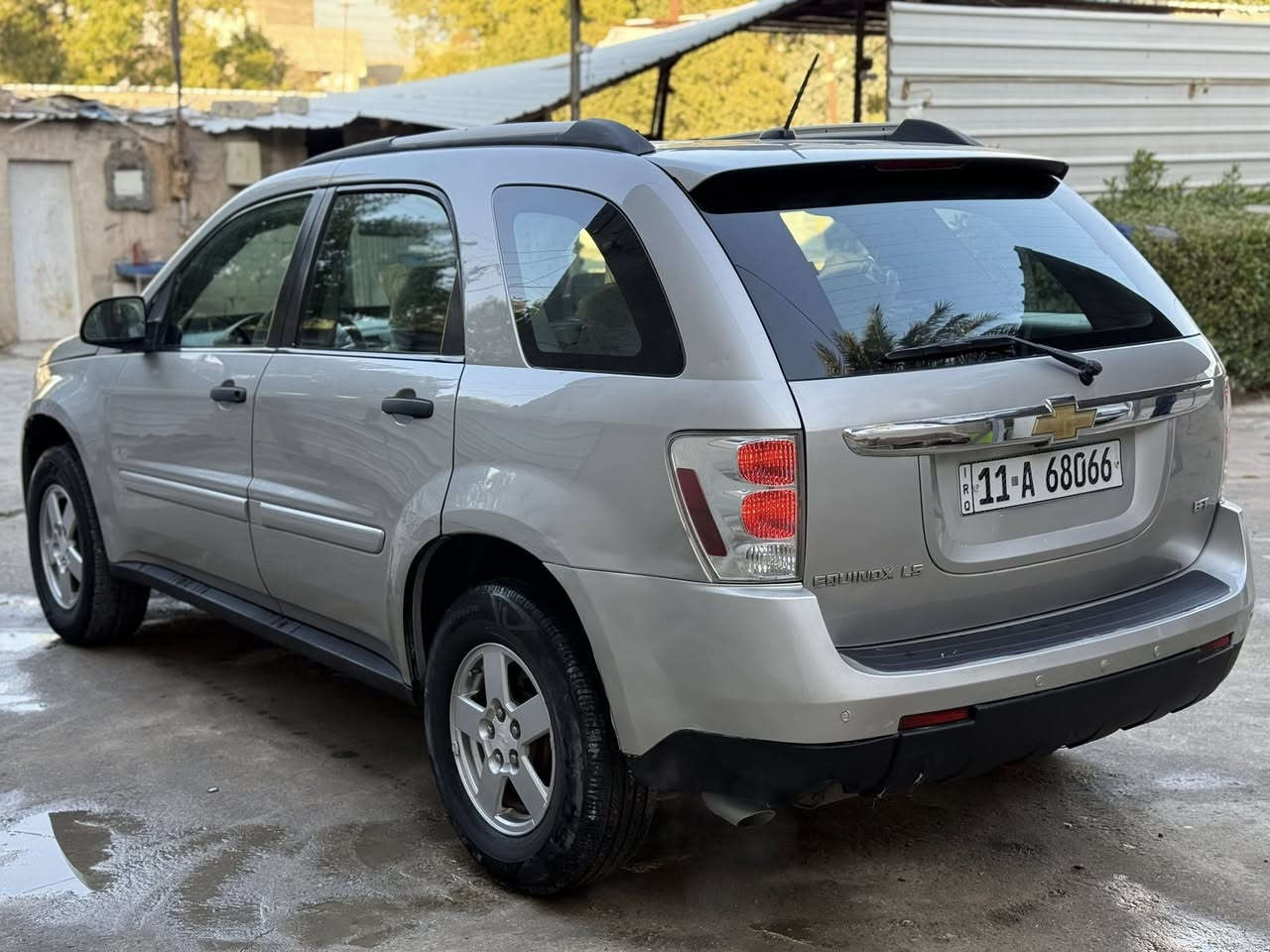 //
السلام عليكم 
هـ / ***********  مكاني شهداء البياع 
السعر /  ( 82 ) $ بيه مجال قليل 
رقم بغداد باسمي رقم وهزه جديد 
شوفر ليت كوينكس موديل ( 2007 ) مكينه (3400)  ماشيه 98  الف السيارة بلاديه وجديده كلش كير مكينه تبريد صدر تخم تاير غرفه جديده السيارة جاهزه وكامله من كلشي بيه قطعه صبغ
