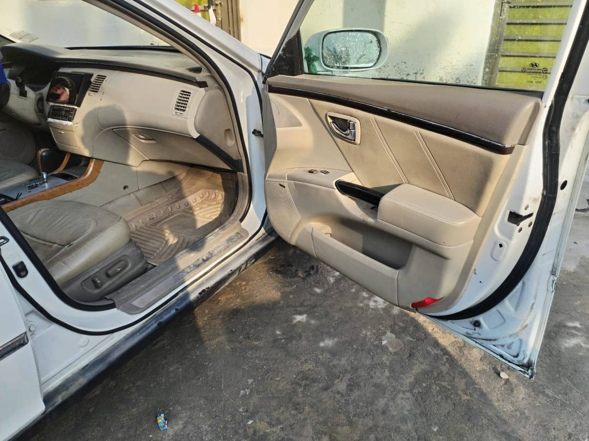 السلام عليكم أزيرا موديل 2009 فول رقم بصره انكليزي سنويه بسمي السياره مصبوغه حزام مكاني البصره السعر 70 لتواصل ***********
