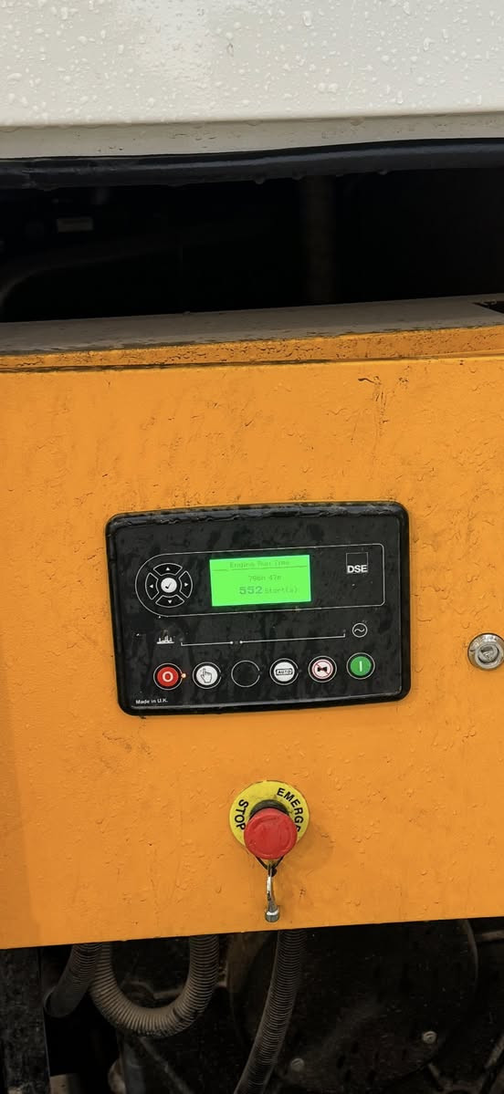 مولدة بدون 100KV  مولدة نظيفة جدا استعمال قليل كاتم اربعة سلندر يعني الصرف اقتصادي ساعات التشغيل اقل من 800 ساعة بعدهة بل ضمان واي استفسار الاتصال على الرقم 
***********والسعر مناسب
