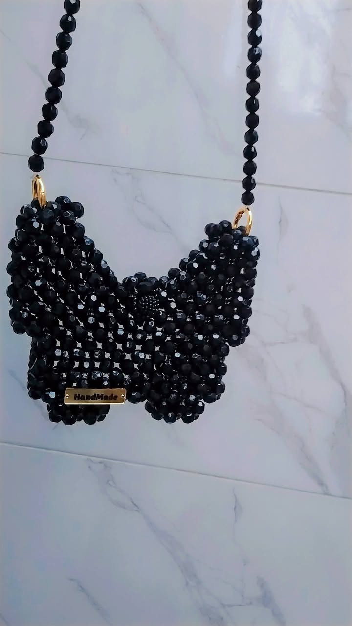 هذه الجنط هي رسالتي مفتوحه للعالم رساله الصبر والجمال والنية خطوط نظيفة وهيكل انيق مشبك متوازن وكل  شيء تذكير بأن الرقي الحقيقي يمكن في التفاصيل ونظافة الشغل 
نفذت حسب الطلب يوجد توصيل لجميع محافظات العراق وداخل هيت


**إذا كنت صاحب هذا الإعلان وتريد حذفه لأي سبب، رجاءا أرسل رسالة إلى الدعم الفني**