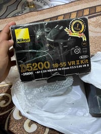 نيكون D5200 • عدسة 18-55 • نظيفة ٩٥٪