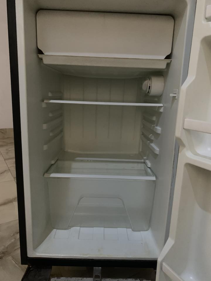 ثلاجة للبيع شغاله سعر ٤٥ الف
ميز تلفزيون ما بيه اي كسر 
عدد ٢ / سعر الواحد ٢٠ الف


**إذا كنت صاحب هذا الإعلان وتريد حذفه لأي سبب، رجاءا أرسل رسالة إلى الدعم الفني**