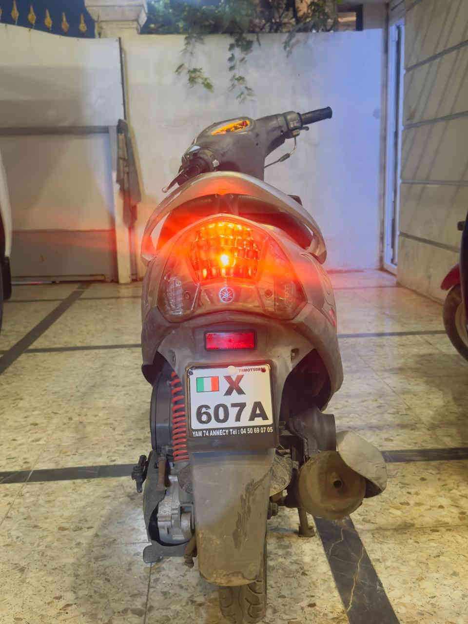 السلام عليكم
اخوان ماكس عدلة للبيع 
الدراجة كلها بلادي عدة السلف 
مكينة بلادية . 
ادمة كاملة مسويلها . 
كهربائيات كلها شغالة .
شلعة ومعدل . 
كيجات شغالة .
لايت .LED . 
اورقها موجودة . 
عنوان . حي سومر البنوك شارع المدارس.  
سعرها . 900 . وبيها مجال للشراي ويدلل  . 
رقم . ***********
