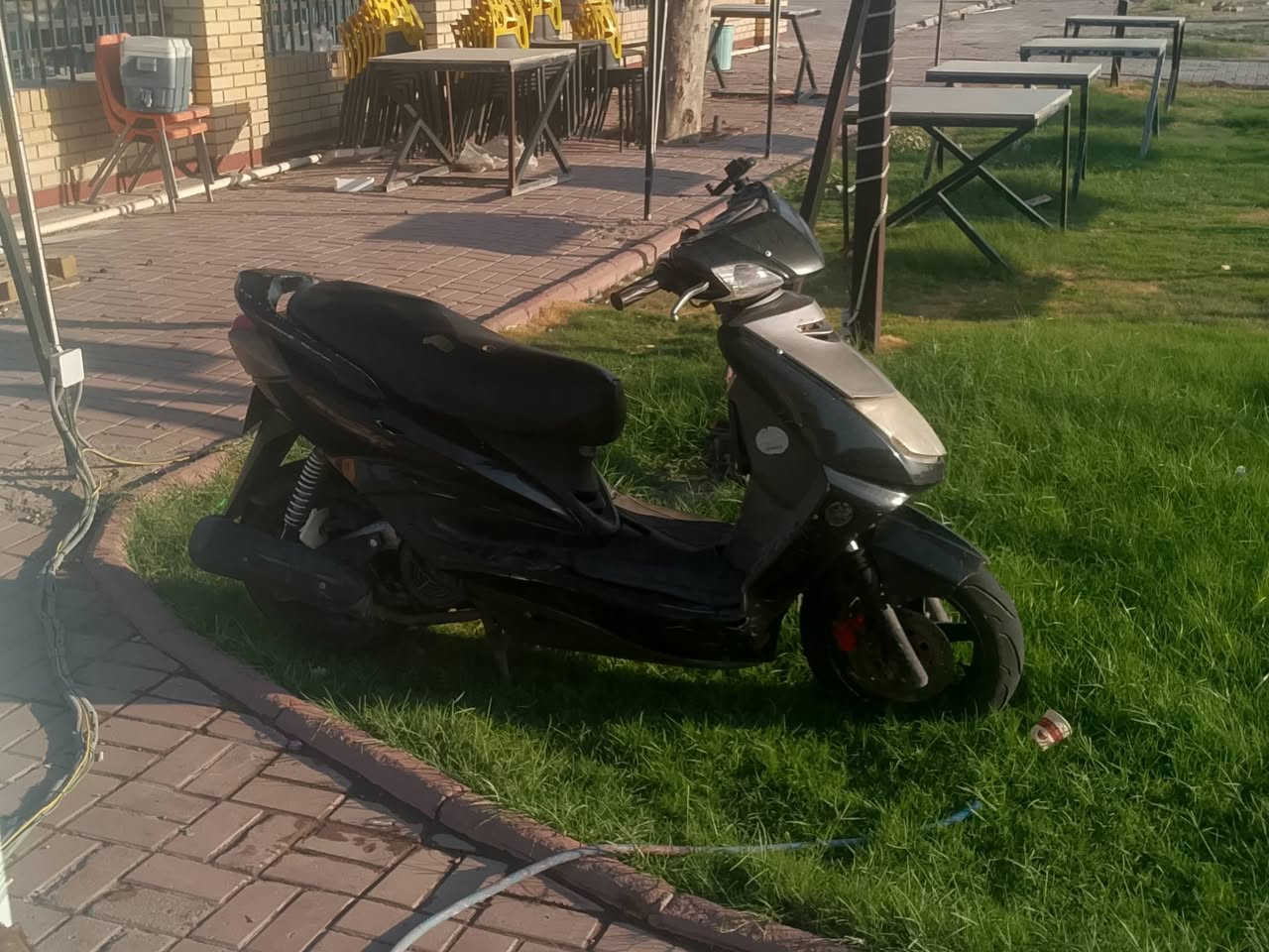 دراجه سكنس نثيه البيع بس يرادله ترتيب المكينه ما مفتوحه وخير من الله ولا يوم واكفه بل شارع سعر 375الف 
رقم ***********
مكان بغداد البياع
