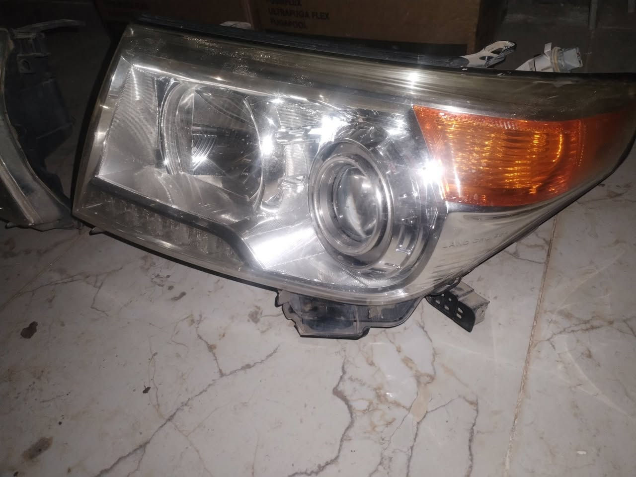 السلام عليكم
مازدات لاند كروز تفصيخ ياباني اصلي 
فلنجات امامي تفصيخ ياباني 
للاستفسار ***********
