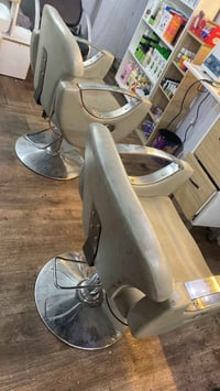 كراسي حلاقة • ٢ قطع • حي الاعلام