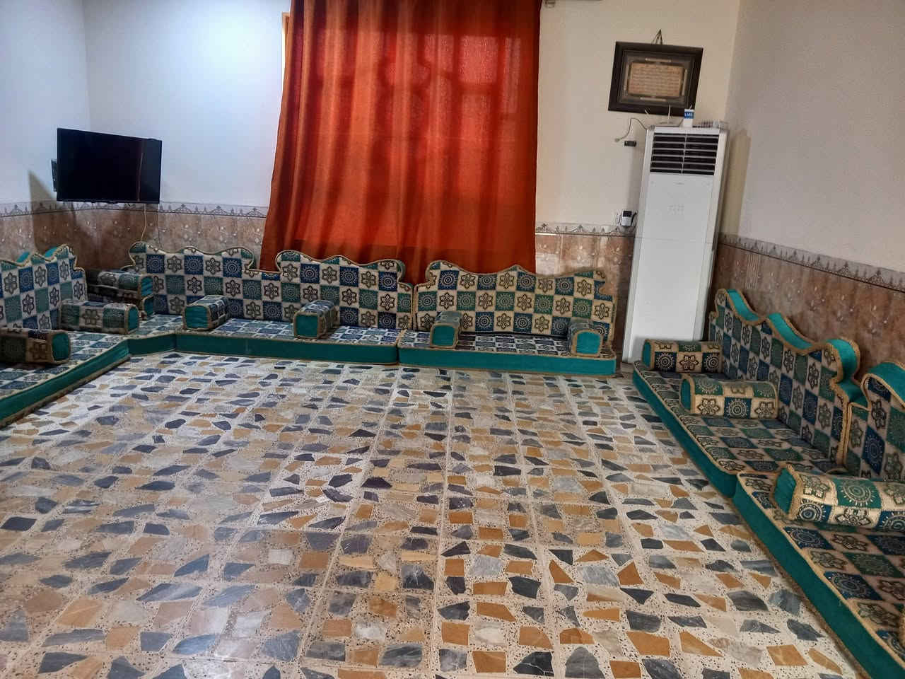 ديوان للبيع ١٧ متر اسفنج مضغوط السعر ٣٥٠ الف وبي مجال الاستفسار الاتصال على الرقم
***********
***********
