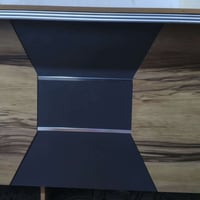 ميز مكتبي • ما مستعمل • بعده كارتون