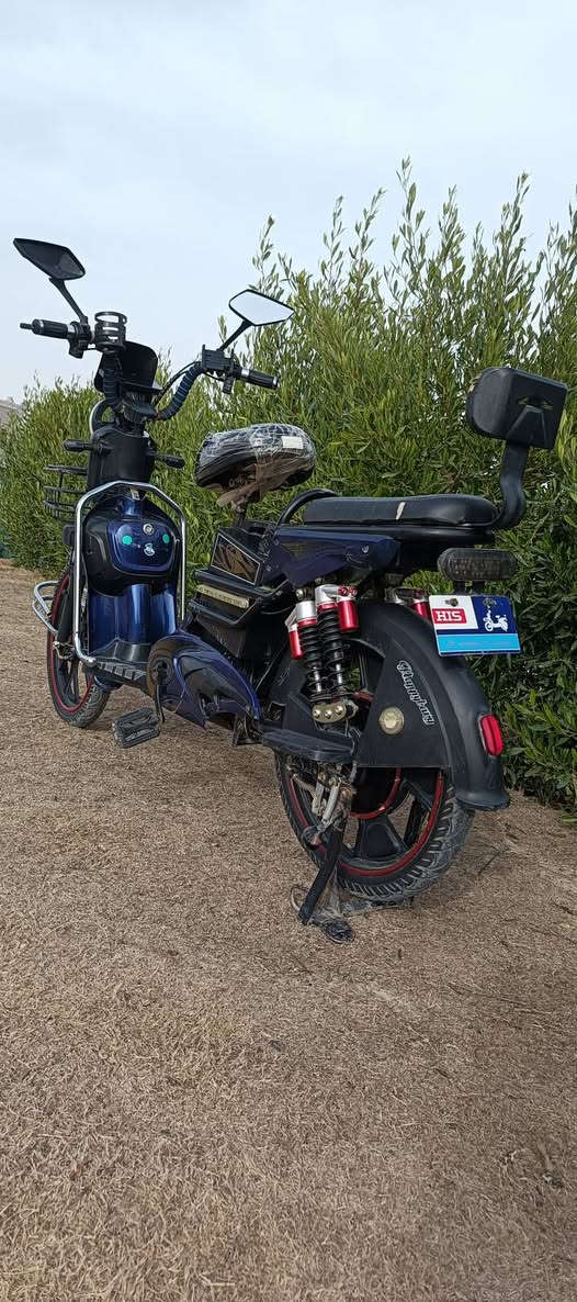 السلام عليكم
بايسكل شحن للبيع بايسكل جاهز مابي اي نقص+خمس+ابريك +لايت +شحنه السعر350بي مجال


**إذا كنت صاحب هذا الإعلان وتريد حذفه لأي سبب، رجاءا أرسل رسالة إلى الدعم الفني**