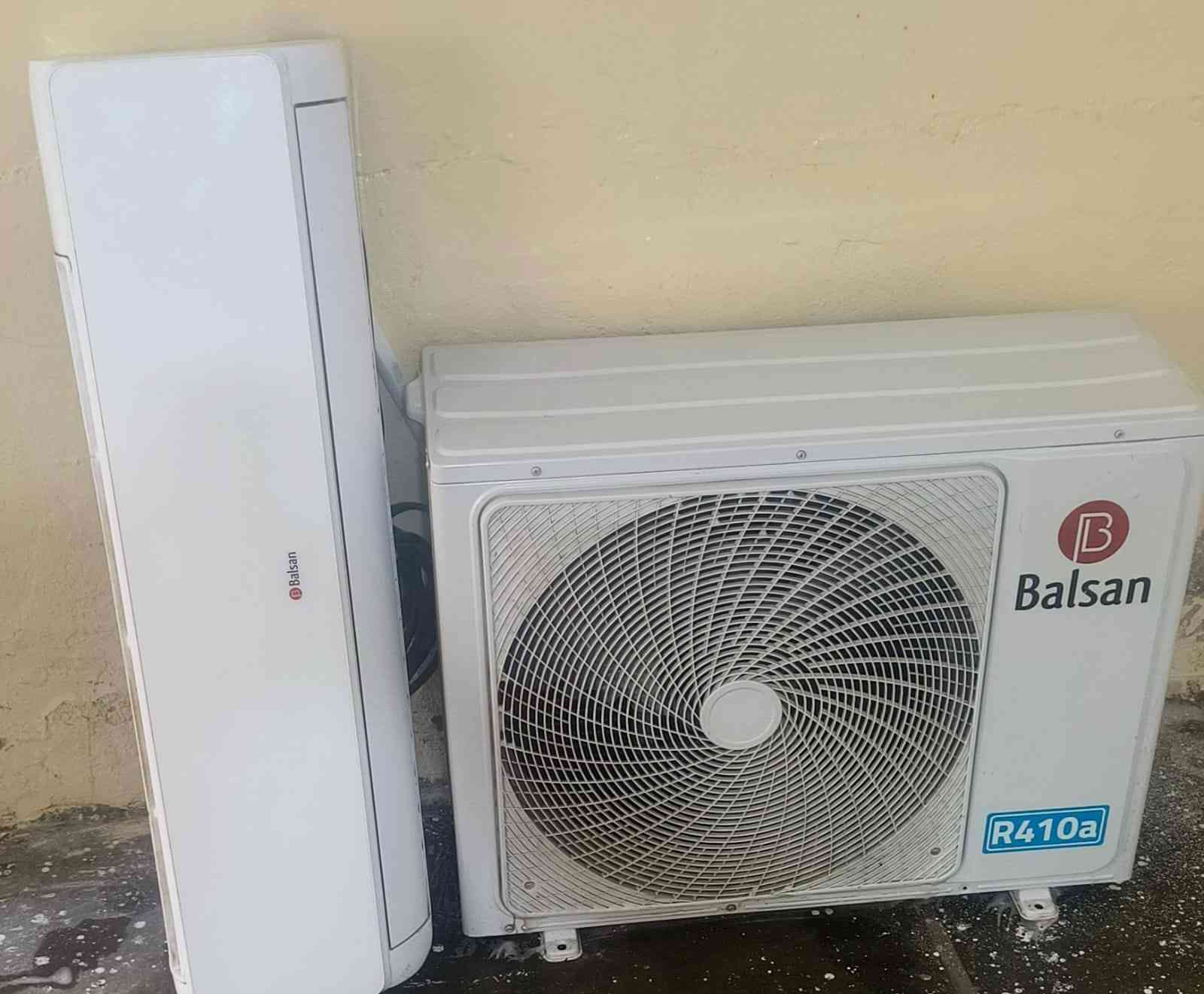 سلام عليكم سبلت البلسان شركه توسوت 2طن اصدار 2025 استعمال سبوع فقط شغال وعل فحص غاز مقفول غاز 410غراضه كامله السعر 475مكاني بغداد مدينة الصدر للتواصل ***********
