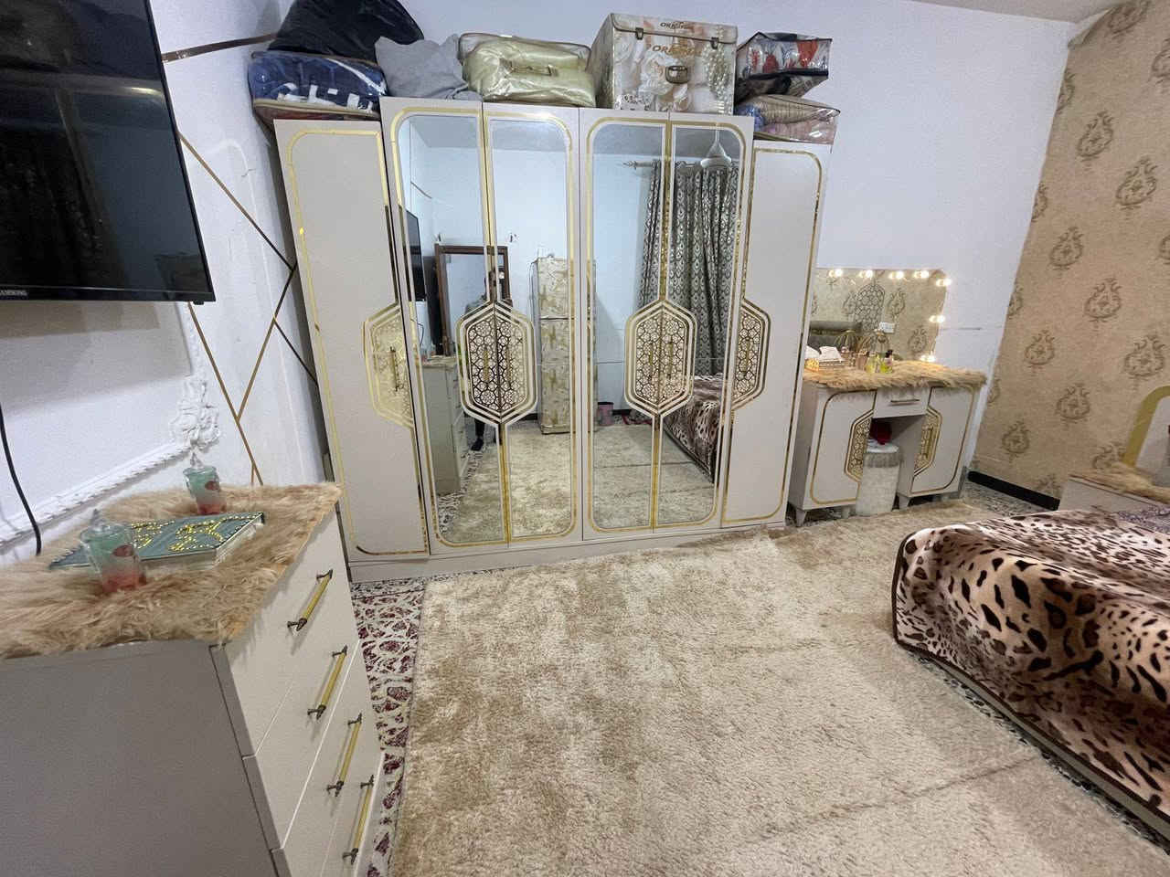 السلام عليكم يتوفر غرفه من 7 قطع للبيع
متواجد واتساب 480 قفل ومثل ما تشوفون الغرفة نضيفه
***********
