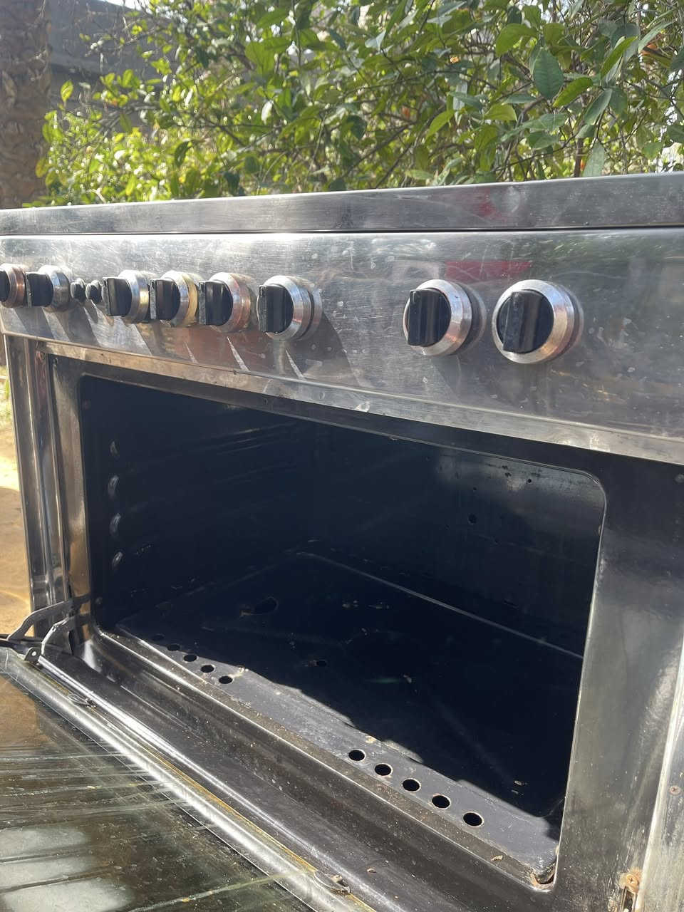 طباخ مستعمل قليل فرش مصري نضيف السعر ٢٠٠ الف المكان المقدادية لتواصل عل هذا الرقم ***********
