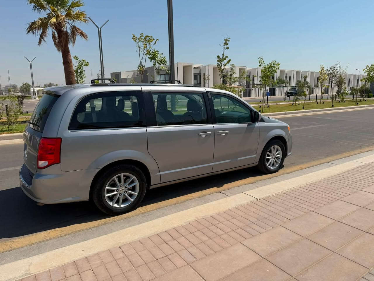 🚘 للبيع – Dodge Grand Caravan 2019 SXT 🚘

✨ لون رصاصي
✨ سعر مميز: 160 ورقة فقط

المواصفات:
✅ أبواب جانبية كهرباء
✅ باب الصندوق كهرباء
✅ كوشن السائق كهرباء
✅ كوشنات منفصلة (سياحي)
✅ تبريد ثلاث قطع
✅ الجام الأمامي والخلفي كهرباء
✅ فرش سقف
✅ فرش بين الكوشنات
✅ شاشة أندرويد
✅ شاشات سقفية
✅ لايتات عدسة
✅ محرك 3.6 لتر

🔧 السيارة جاهزة بالكامل ولا تحتاج أي مصروف.
✅ المحرك، الكير، الصدر، ومنظومة التبريد كلها بحالة ممتازة وكفالة بالشرط.

📌 ملاحظة بكل شفافية:
السيارة تعرضت لحادث خلفي في أمريكا، وتم إصلاحه، كما يوجد بها صبغ في العراق. صور الحادث وصور السونار مرفقة مع المنشور ليكون المشتري على اطلاع كامل، والحادث بسيط جدًا ولا يؤثر على أداء السيارة.

💰 السعر: 160 ورقة (مناسب جدًا قياسًا بالمواصفات والحالة).

📍 موقع السيارة: بغداد – سريع الغزالية.

📞 للاستفسار والتواصل:
***********

للجادين فقط، والله ولي التوفيق.
