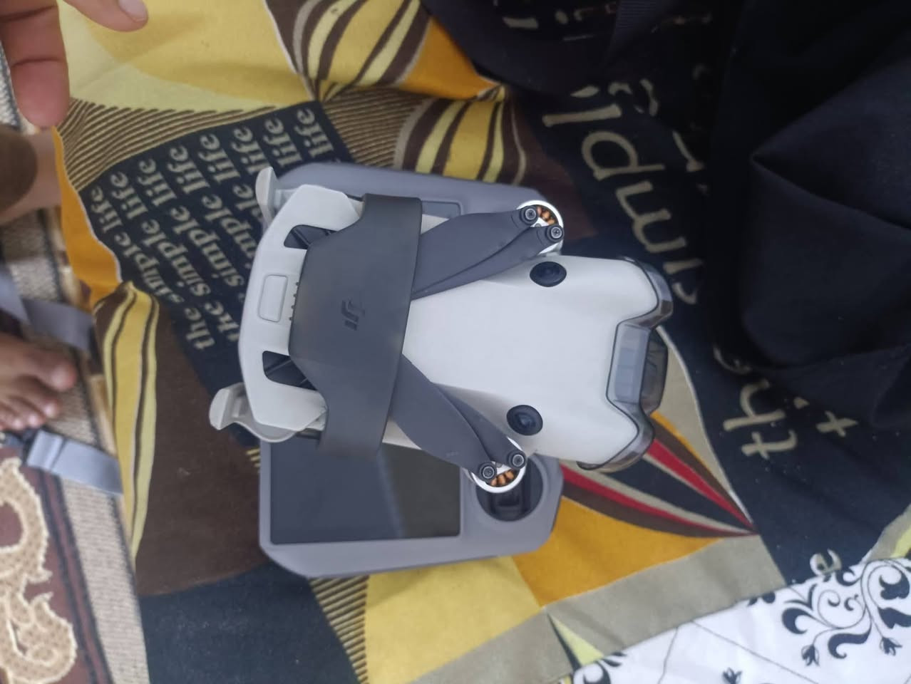 مني 4 برو   نضافه كدامك جديده 

 3 بطاريات شاحنه رام 16 
رقم الاتصال *********** 
مكاني دوانيه. توصيل معندي.   

السر 1300 وبيهه مجال لشراي. بياع شره لتراسلني فدوه
