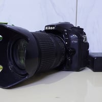 كامرة نيكون D7100 نظيفة عدسة 18-105 مع بطارية و شاحنة و جيلاتين و هود ...