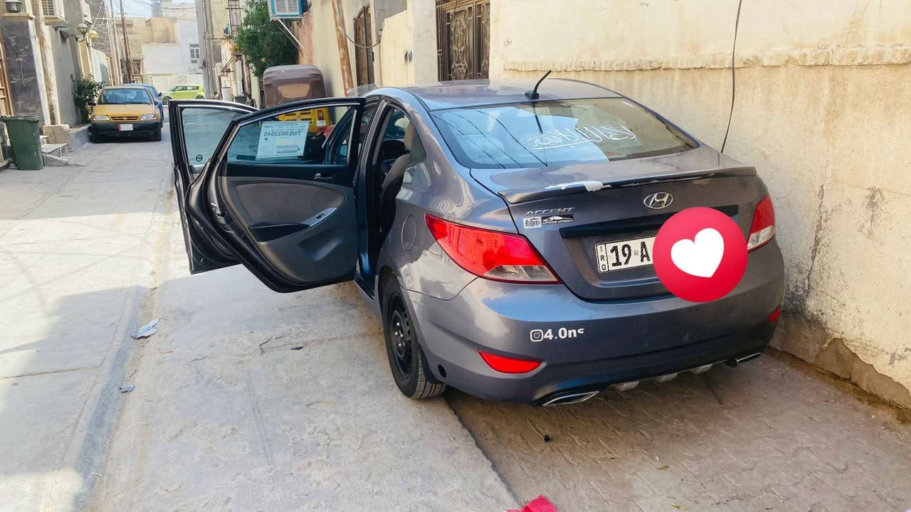 السلام عليكم اكسنت
امريكي موديل 16 
محرك 1600 
حادثها باب وجاملغ خلفي بدون دواخل وباب فقط رش  سنويه وهزة جديده تحويل ثاني يوم رقم كربلاء انكليزي حداديه جديده تخم تايرات جدد ومنظومة تبريد جديده مكانها حي النقيب السعر 100 
للاستفسار ***********
