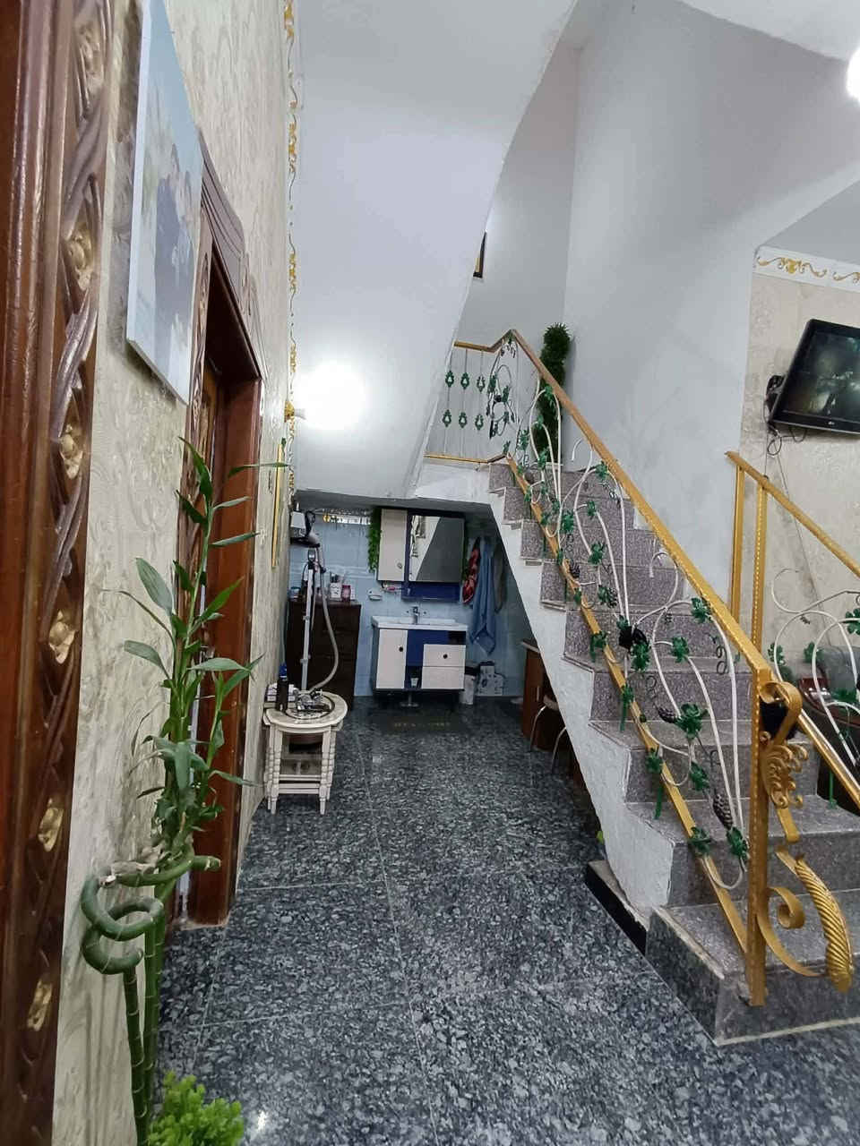🛑دار سكن للبيع طابو صرف مساحة ١٨٠م ركن على شارعين يطل على أرض خضراء  الموقع  ناحية ابي غرق حي الشرطة قرب الإمام سيد محمد يعسوب الدين ابن الكاظم ع واجهة البيت 12*15
الملحقات 
غرفتين نوم 4*5
استقبال 4*7
مطبخ3500*6
كلدور كبير
مخزن سندويج  خلف البيت
5*2500
صحيات داخلية وخارجية 
كراج
حديقه 
للاستفسار الاتصال او واتساب او مراسله الصفحة ***********
