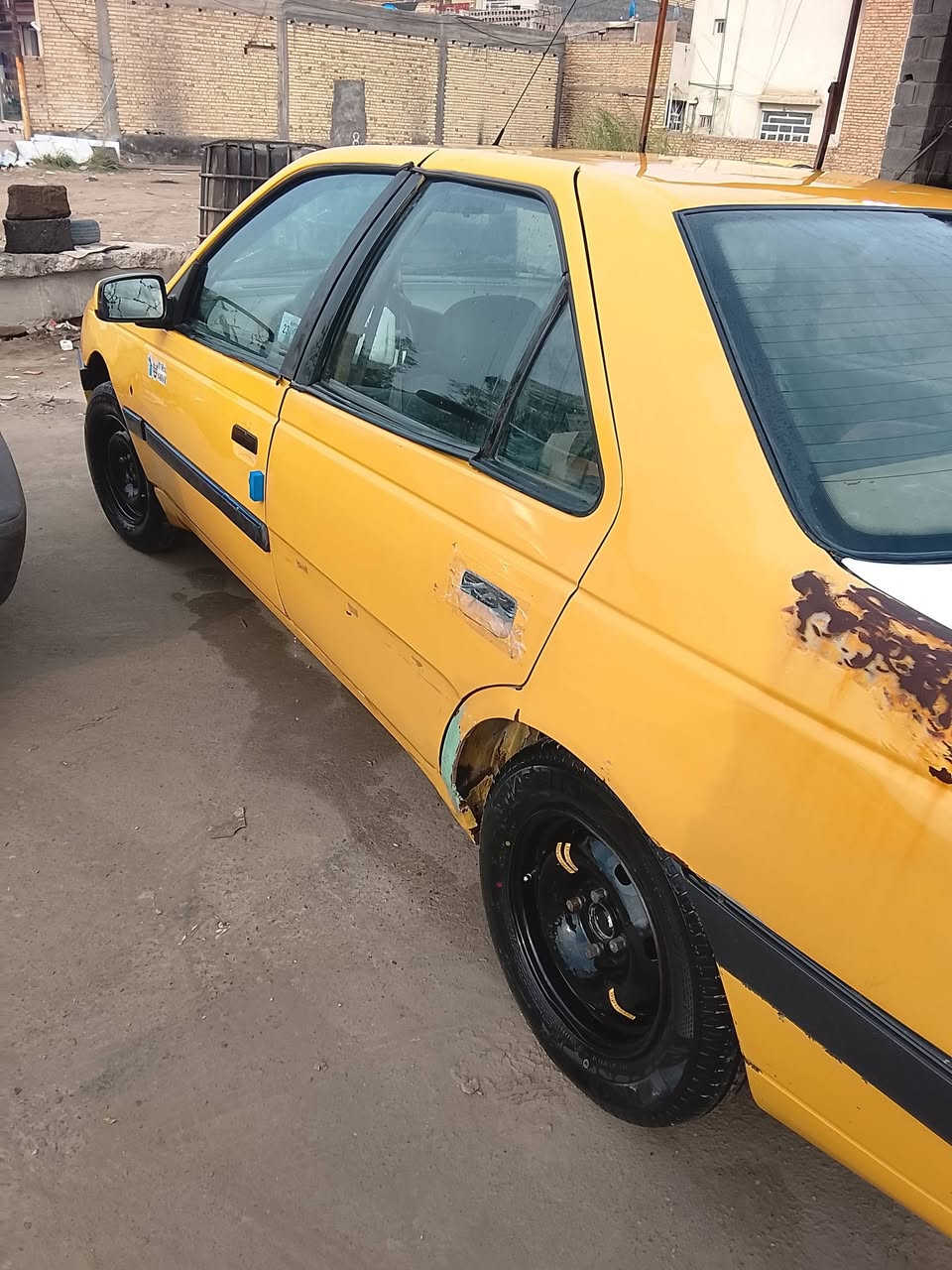 سلام عليكم بيجو اكد 2016 كلج جديد صدر أمام تخم تايرات باتري جديد بيه شويه نقوصات رايده 32وبيه مجال قليل ***********رقمي
