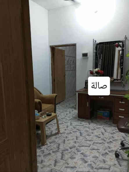 السلام عليكم ورحمه الله وبركاته بيت للبيع بشارع المطار الجديد اسواق فدك حي الصدر الثالث الثاني بعد الركن عتبليط مباشر المساحه 100متر البنا كلش حلو طابوك وبلوك طفيلي الساس تجعيب وسقف عكاده زراعي سند 25 مؤهل لتطويب اشتريته 26 مليون والمكاتبه عدي وبيع بخساره والحسين الشهيد عادي وهلي بدوانيه مستعجل عله بيعته اريد اشتري بدوانيه وهاذه رقمي للتواصل *********** /
