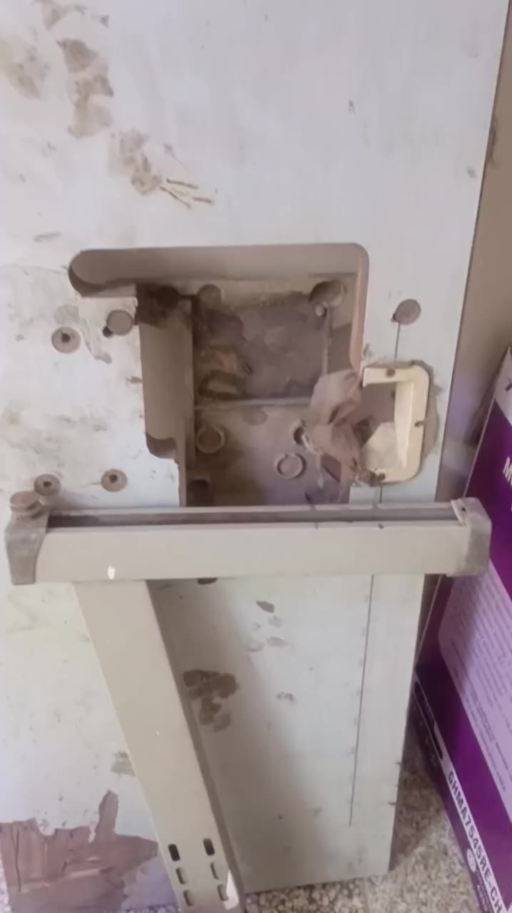 سلام عليكم اوفر 4اخيوط شغال بس متروك مكان تاجي سعر 100الف***********بي واتساب
