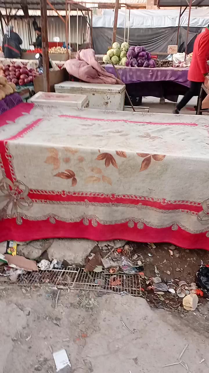 بسطيه بسوك 2متر عرضها لليجار  مناسبه جوه سوك

***********
