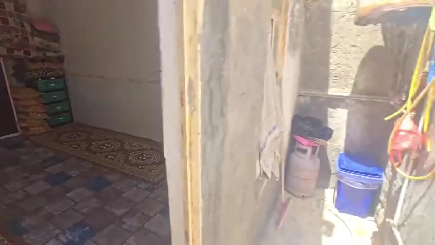 بيت للبيع ٣٦
المساحة ١٠٠ متر ... واجهه ٥ .. النزال ٢٠ 
يحتوي غرفة واحده وصالة وتهوية ومطبخ وصحيات داخلية وخارجية واستقبال وطارمه 

السعر مناسب وقابل للتفاوض 

فمن يرغب الاستفسار أو الشراء الاتصال  
 ***********
