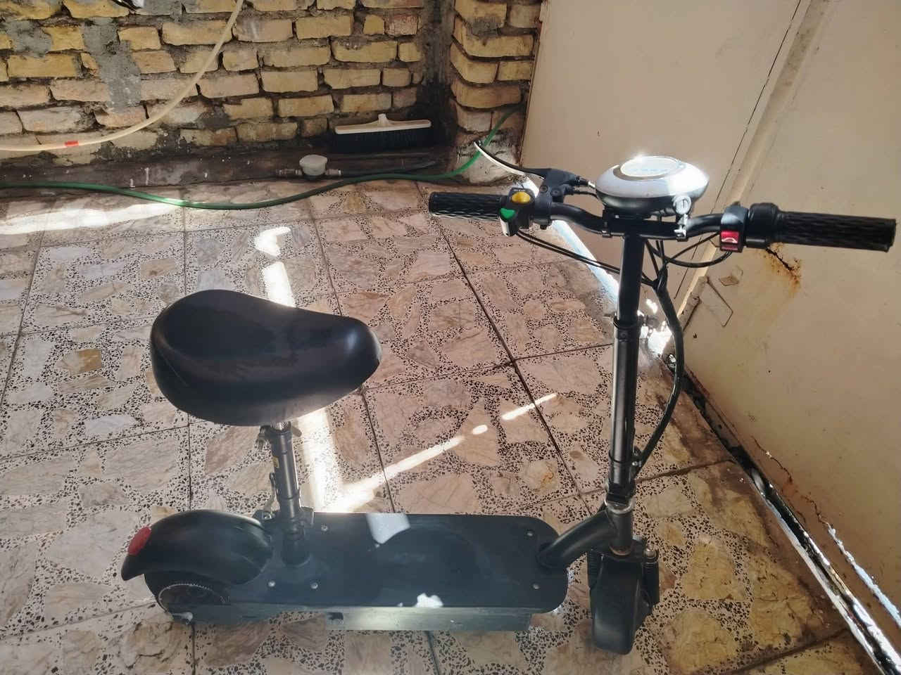 دراجه شحن (سكوتر) للبيع من عمر 6 الى10 سنوات داخل. بغداد الحسينيه الراشديه قرب اسوق الشريفي السعر 150 الف  للتواصل مع راعي الدراجه   ***********

