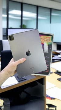 ايباد 11 برو (M4) ذاكره 256 بطاريه 89% ملحقات كارتون فقط  نظافة٩٠٪؜ ( ...