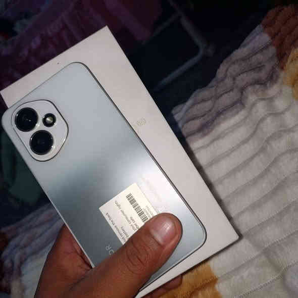 سلام عليكم جهاز هونر400 جهاز جديد كامل ملحقاته مع ايربود شركة هونر فول بالاتصال جهاز ذاكرة 256 وصل الشراء موجود استخدام قليل اقل الشهر الشراي يتصل او يدخل خاص***********
