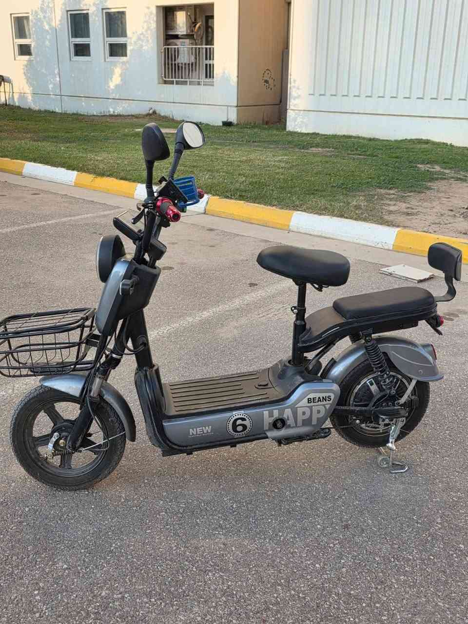 السلام عليكم
دراجه شحن 🛵🔋
📍استخدام شهر 
📍نمره 1 =25
📍نمره 2 =30
📍نمره 3 =52
📍نمره 4 =60
سرعه حقيقيه 35km ✅
📍مده شحن من 3-4 ساعات. 
سويج - بصمه -قفل. 
📍تشغيل عن بعد. 
📍بايدر مع ملحقاته. 
✔️سعر:٢٧٥💸
بيها مجال. 
واتساب 📞***********

