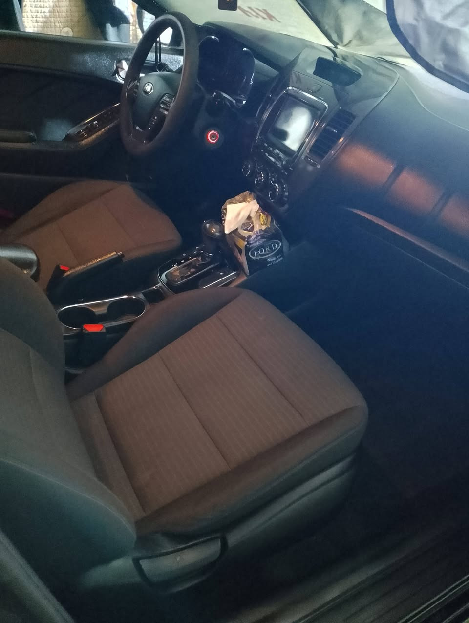 من رخصة الادمن سلام عليكم اخوان سيارة فورتي للبيع موديل 2018وارد كندي السيارة خير من الله تدفئة تبريد كشنات تدفئة محرك2000 دكشن عالي دوش السيارة حادثهة باب من صفحة كنر وهلال مرجع على البارد مابيهة قطرة جوية والسيارة خير من الله. نظام تحكم قيادة بدون ايرباك واكو طخة قبل سبوع واقفة السيارة وطخوهة الي بلتكمة كما موظح بلصورة. والسنوية ساقطة ومابيهة اي غرامة مجرد تجديد سنوية تخم جديد تايرات صدر جديد السعر 130$ وبيهة مجال الاستفسار اتصال على الرقم. بي وتساب *********** ورحمة الوالديكم الشراي خلي يتصل ولني خادم
