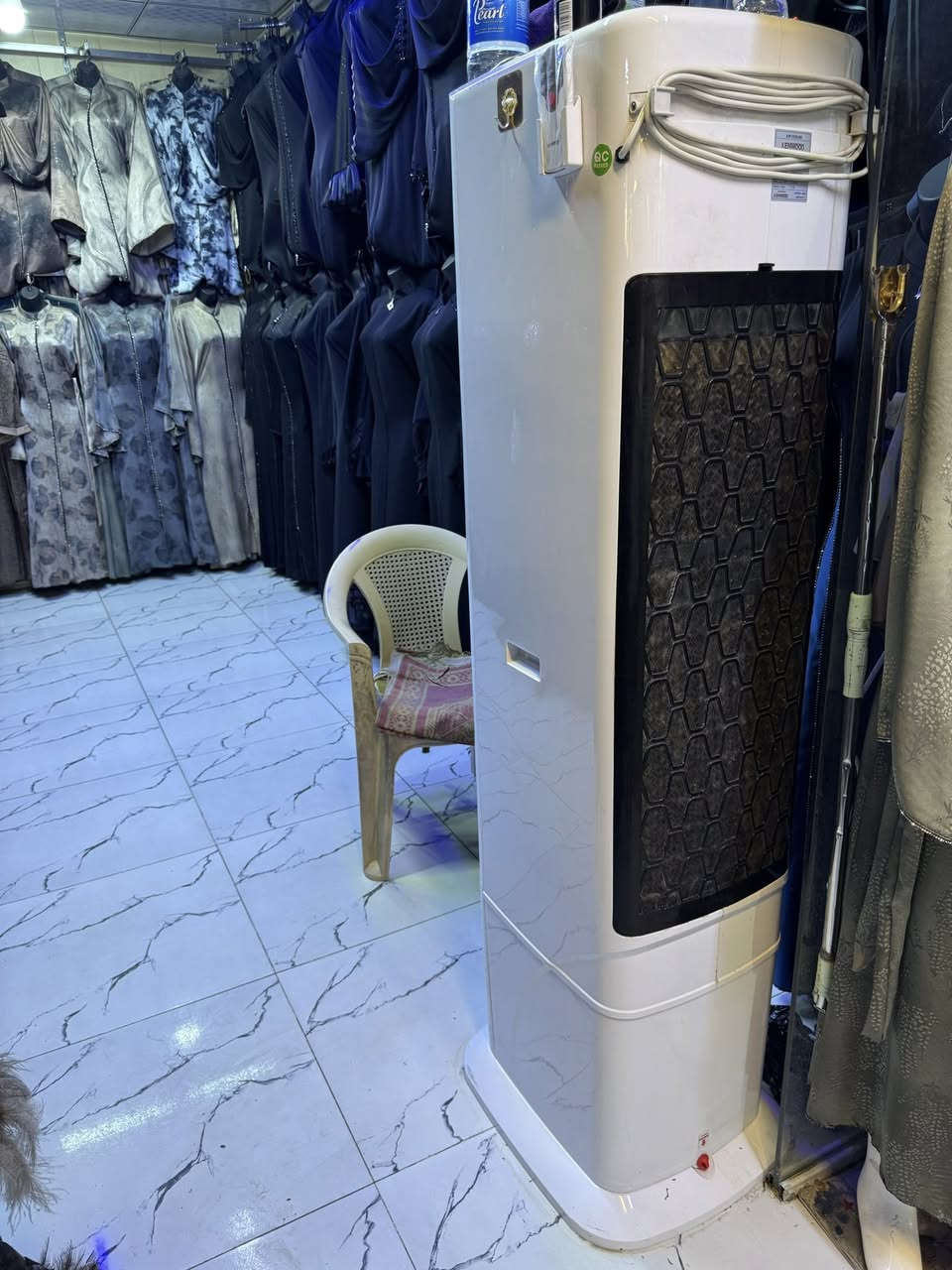 كونفيره تحكمات لمس وبيه جهاز تحكمات وبعدها جديده شوفت عينكم والشراي يجي يشغله بمحلي ويفحصها وذا ما عجبته يعوفه سعرها (280) الف وهاذ رقمي( ***********)
