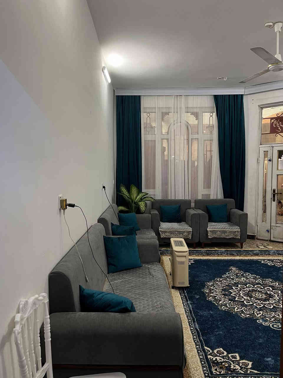 السلام عليكم
بيت 132 متر في حي الحكيم شارع علاء غريب يتكون من غرفة وصالة واستقبال ومطبخ وصحيات داخلية وخارجية وبيتونة كبيرة
بناء درجة اولا طابوق سقف صب مسلح رباط ارضية كاشي درجة اولا نظيف جدا
بناء 2020
سعر 55 مليون وبي مجال
***********
