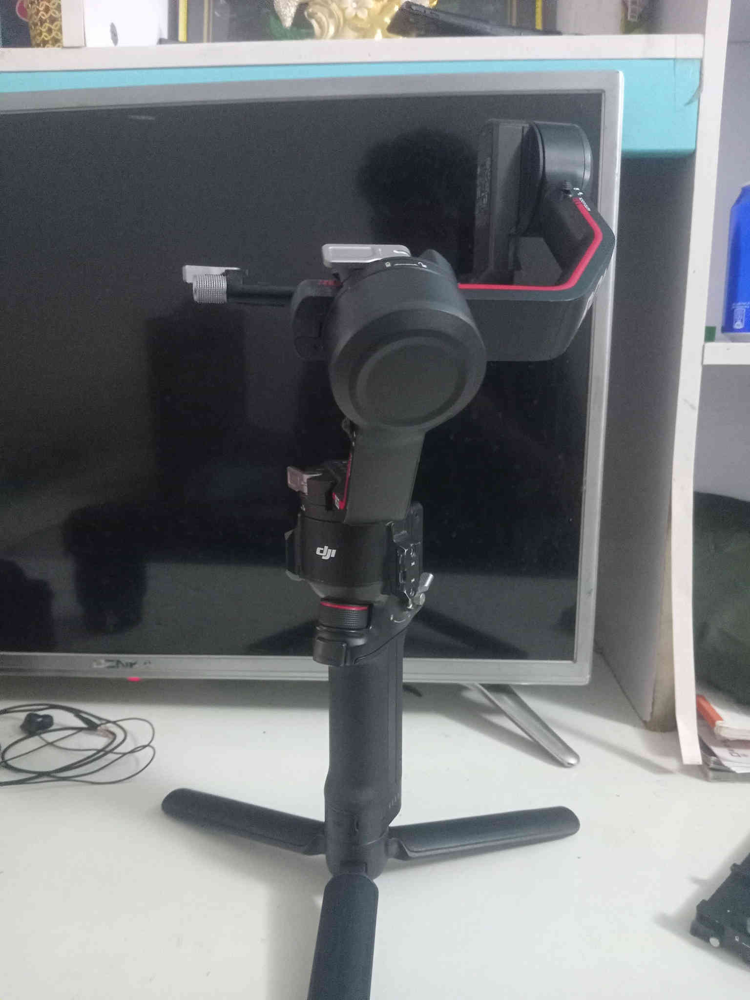 السلام عليكم 
بدي سوني a7iii جديد مصور بي 17مره فقط زلغه مابي البدي جديد ونضيف تجي وتشوف بعينك شتر ما ادري شكد 
+عدسة 28.70 f2.8 هم جديده مصور بيه 17 مره زلغ مابيه هم جديده +رونين 3s نضيف بي زلغ موضح بالصوره نسبة النضافه 95% 
ملحقات الغراض 
الرونين كارتونه وملحقاته كله موجوده 
البدي كارتونه وكتلوك الكامره وشاحنه الاصليه وبطاريه وحده 
العدسة كارتونه وكتلوك العدسة وقباقه غراضه الاصليه 
الرونين سعره 500
البدي مليون و525
العدسة 975
كلهن يصيرن 3مليون
الاسعار قفل
ما متواجد ع الفيس 
هـ ***********
