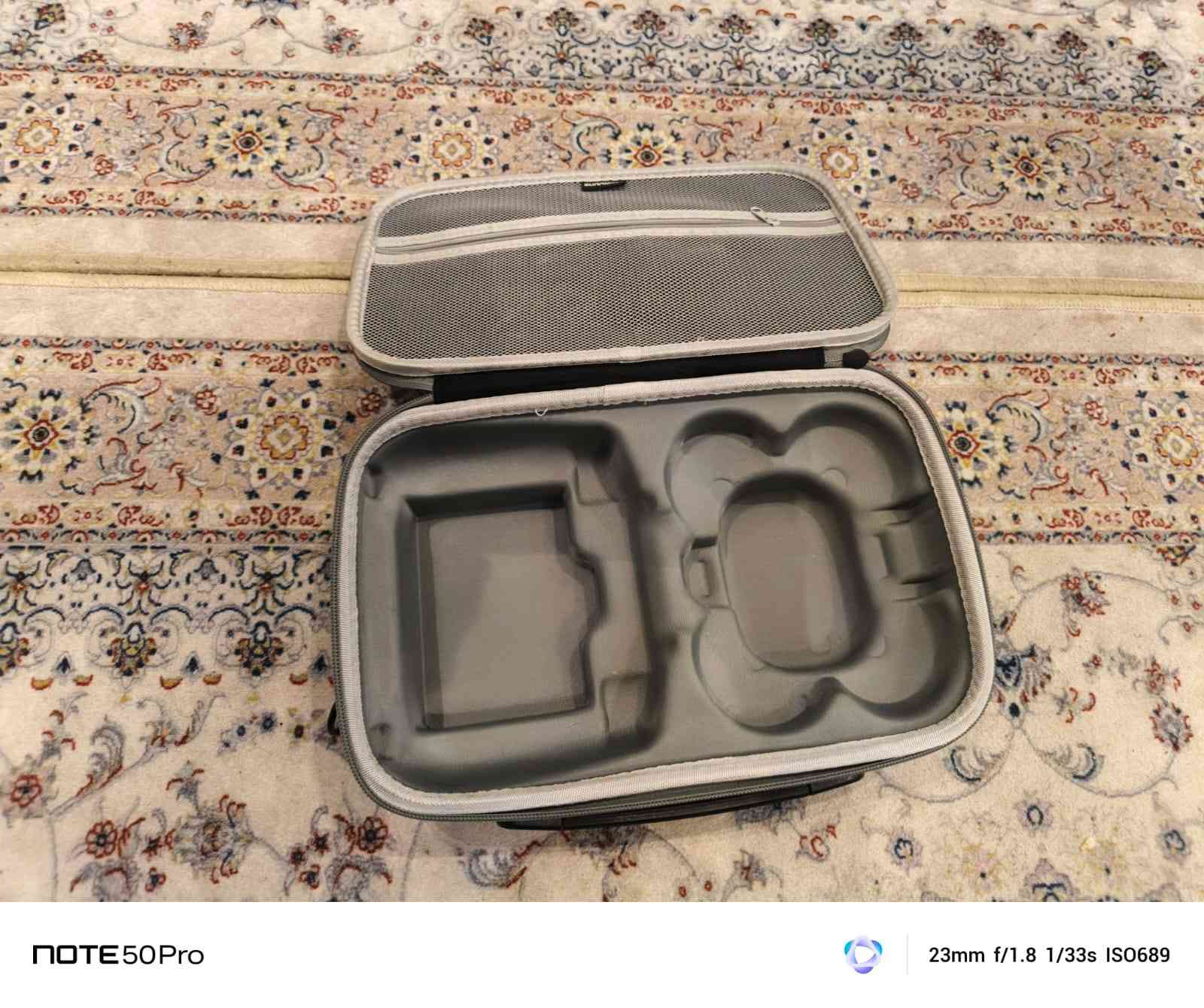 ادوات تصوير
سلام عليكم
توفرت ميني تو  بطاريات عدد2
مع جويستك مع 7 ريش اضافيه
..........
 مابيها اي شي تطير وتصور
 اما عن جنطه نيو موجوده هم. جويستك سمارت تخلي بيها او عادي ماكو اي اشكال جماعت نيو وان
سعرها15الف قفل
..... اما بل نسبه للعدسه مال كامره نيكون الاصليه
***********
تواصلو وياي اكو توصيل للعدسه وللجنطه اما الدرون ما اكدر عنواني بصره
