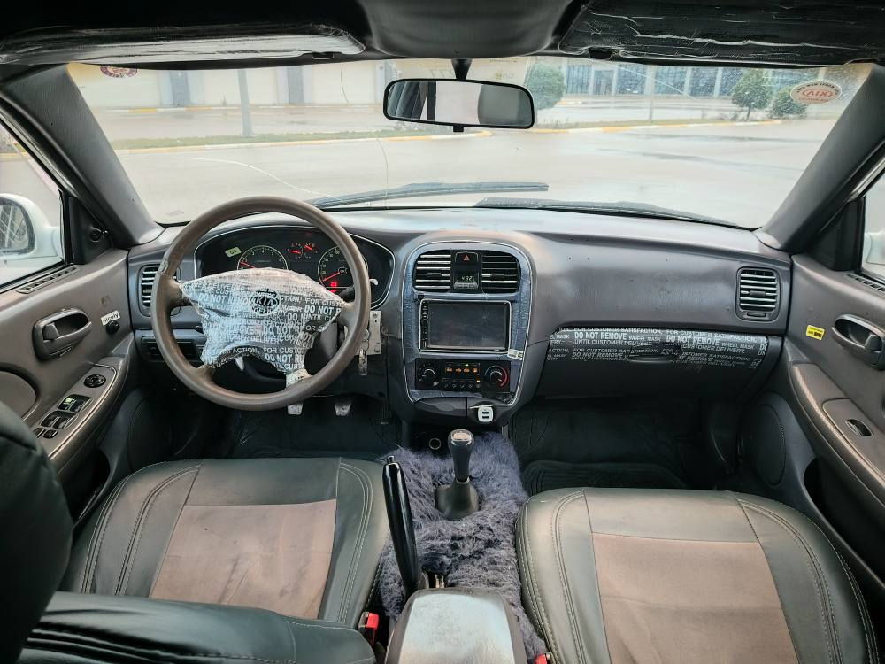 سەرەتا بەناوی خوای باڵادەست 
کیا ئۆپتیما
مۆدێل ۲۰۰۰ 
ئاڕم پلاستیکی هەولێر 
بەشەرتی ئاڕم و ئەولیات 
مەکینە گەورەی  هۆندا
٤ جام کارەبای 
هەردوو ئاوێنە کارەبای 
سنوقی کارەبای
لایت زینۆن  
٤ تایەو ویلی تازەی لەژێردایە 
قفڵ مەرکەزی و کۆنتڕۆڵە 
تەبریدی تەنها لێچونی هەیە 
هەموو ئەشیای تەبریدی پێوەیە
گەرمی ئیش دەکات
کارەبای بەشەرت  
پێش و دوای دەعم و لێدراوی نیە
کامل پۆڵیش و قەڵەم کاری کراوە
تەقەو ڕەقەی بەشەرت 
مەکینەی هەڵم و بوغاری نیە 
ناو و دەری زۆر جوان ماوەتەوە 
هەموو گیانی بەشەرت 
سەیارەیەکی تابڵێی کەم مەسرەفە
سعری ۲٦ گەڵاو معاملە 
بۆ پەیوەندی *********** السليمانية, العراق
