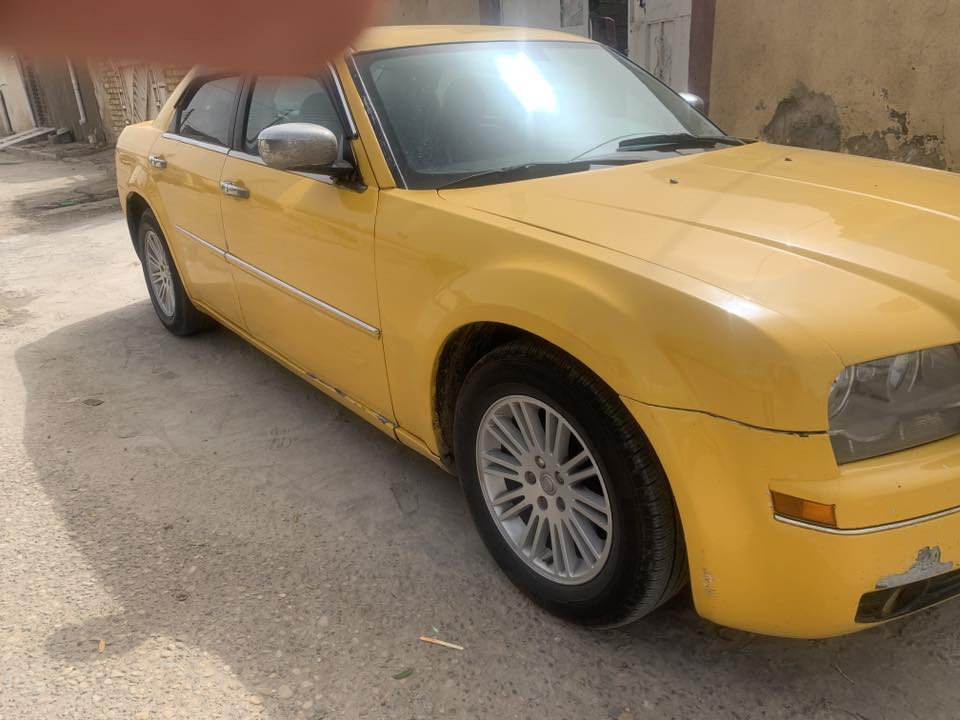 السلام عليكم 
اوباما ٢٠٠٩ للبيع 
مكينه گير حدادية تخم تاير ظفيرة جديدة باتري جديد شاشة اندويد كامرة دوارة لايت زنون كشنات جلد كهربائية مصفرة هيئة وغرامات سنوية 2030( شرط التحويل)
خطها عمارة بغداد وباقي التفاصيل  بالسونار 
مكاني العمارة *********** 
السعر95$
