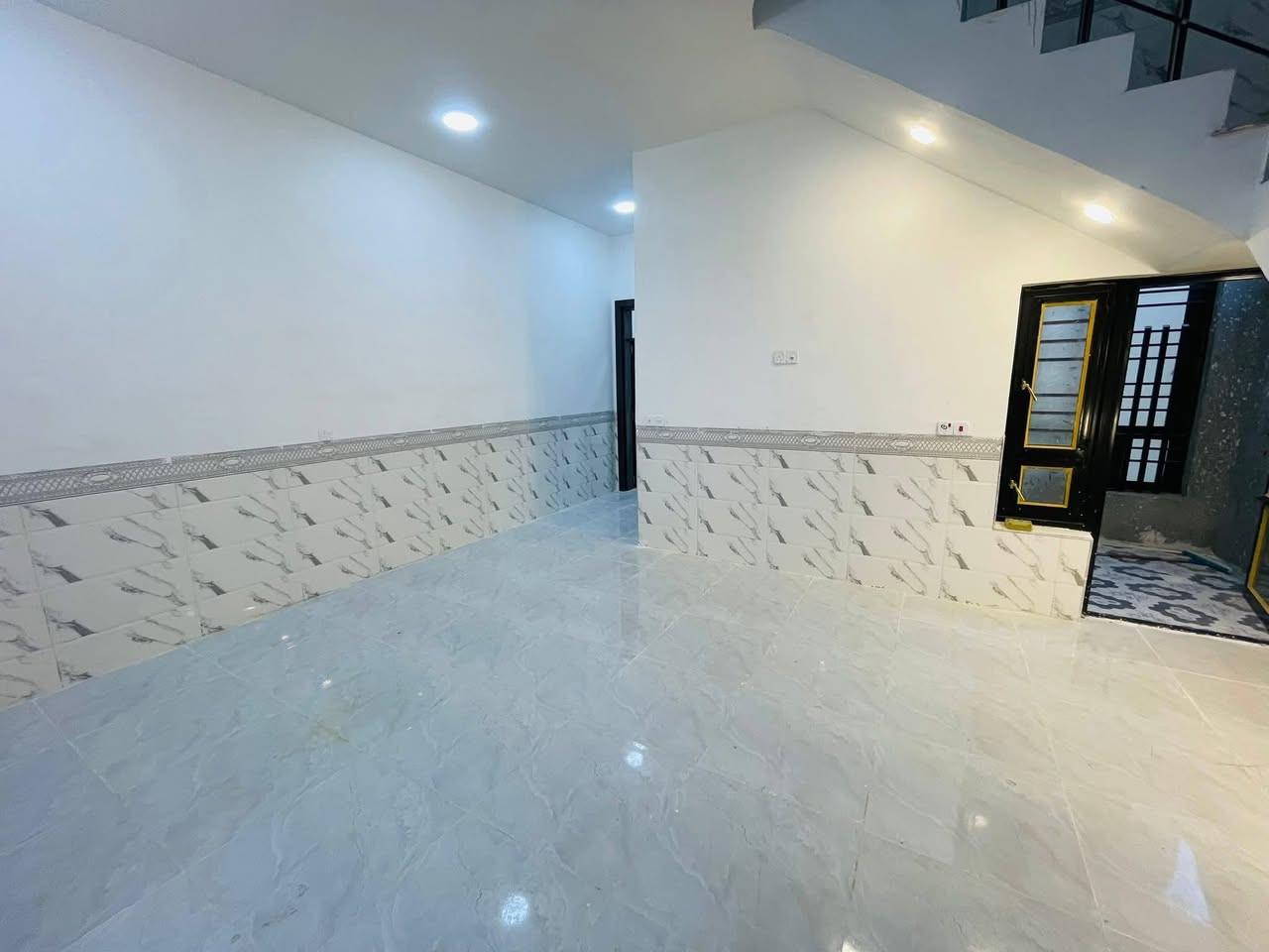 🔹 بيع وشراء مشتملات – الفلوجة 🔹
يعلن مكتبنا عن توفر مشتملات للبيع والشراء في مدينة الفلوجة
بمواقع مميزة وأسعار مناسبة حسب المواصفات.
📌 المواصفات:
▪️ المساحة:   (__125_ م²)
▪️ الواجهة: (__6وربع _ م)
▪️ الموقع: (حي السلام / منطقة  ___ – الفلوجة)
▪️ الحالة: (سكني  / مشتمل جاهز للسكن)
💰 السعر:  (127 مليون وقابل للتفاوض )
📞 للاستفسار والمزيد من التفاصيل:
(*********** واتساب) (- ***********)
✳️ نستقبل عروض البيع والشراء من المالك مباشرة
✳️ مصداقية – سرعة إنجاز – أسعار تنافسية
