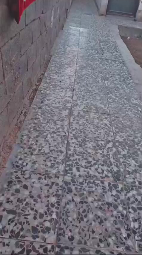 السلام عليكم ورحمة الله بيت تجاوز في الحرية مساحة ١٢٠ع الشارع العام سعرة 22مليون للاستفسار الاتصال على الرقم ***********
