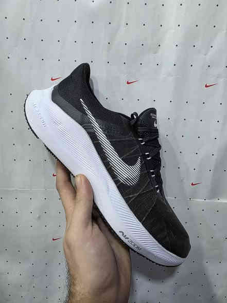 قياس 44  و   44.5
***********
