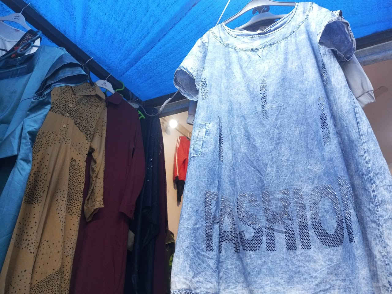 تنزيلات تنزيلات تنزيلات حتى نهاية شهر رمضان المبارك 
كلشي موجود شلحات فستان بناطير جبة وعباية خليجية ودشداشة بناتي ونسائي وأطفال ورجالي 
نفتح أيضا بعد الفطور 
العنوان شارع13 بظهر محل حجي عباس قرب مجمع تايكر وقصابة صالح والعطار ابو فاطمة ومحل حيدر ابو البيسكلات..


**إذا كنت صاحب هذا الإعلان وتريد حذفه لأي سبب، رجاءا أرسل رسالة إلى الدعم الفني**