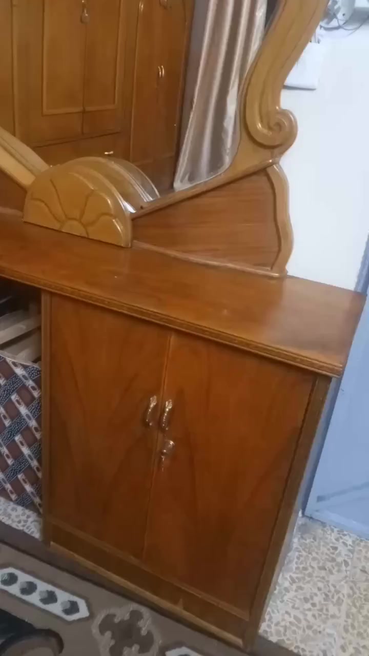 غرفة نوم خشب ثقيل
للتواصل على الهاتف
او على الصفحة ***********
السعر مليون وربع (مليون و250)
