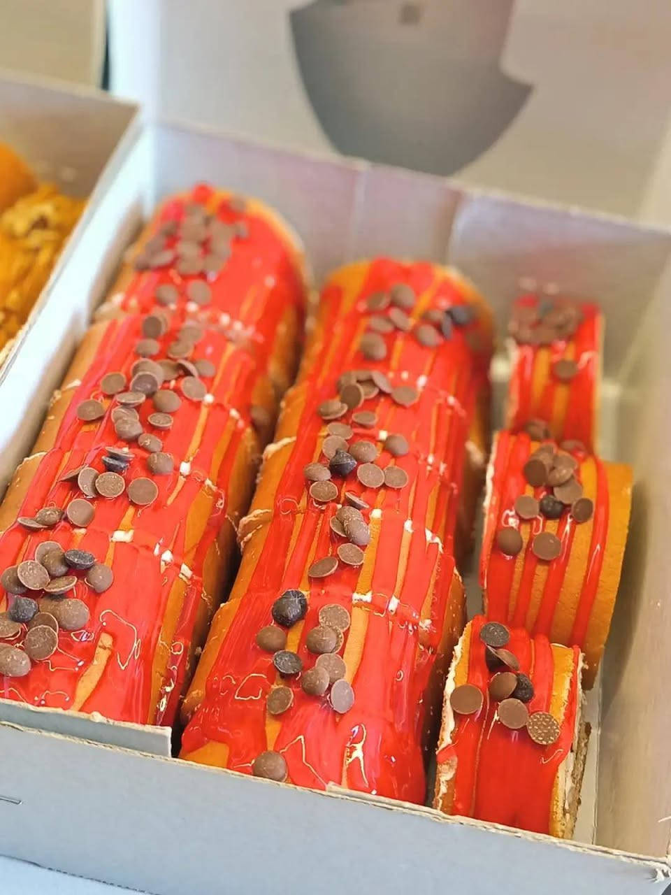 لازم تحلاية ورة الفطور 20 قطعة ب10 محشاية فراولة وكريمة والوجه كريمة وصوص شغل وهشاشة وطعم فووول يوجد لدينا خدمة توصيل وتكدر تستلم الطلب بنفسك للحجز والاستفسار مراسلة الصفحة أو ع الرقم واتساب 

***********
