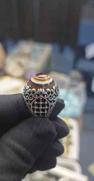 خاتم فضة من الجزع اليماني اليمني الطبيعي الاصلي غير معالج ضمان مدى الحياة مع كارت ضمان المنشأ والورشة وعدم المعالجة 💯
فضة عيار 「925」
صياغة شباك فضة اخر قطعة
_ واتساب /***********
🚕خدمة توصيل لجميع المحافظات 
🔖ضمان الحجر مدى الحياة (طبيعي & يمني)
📋وصل ضمان مختوم 
الموقع /شارع كوفة نجف فرع مأكولات خوخة
#العقيق #الجزع #ياقوت #احجار_كريمة_طبيعية #العقيق_اليماني
