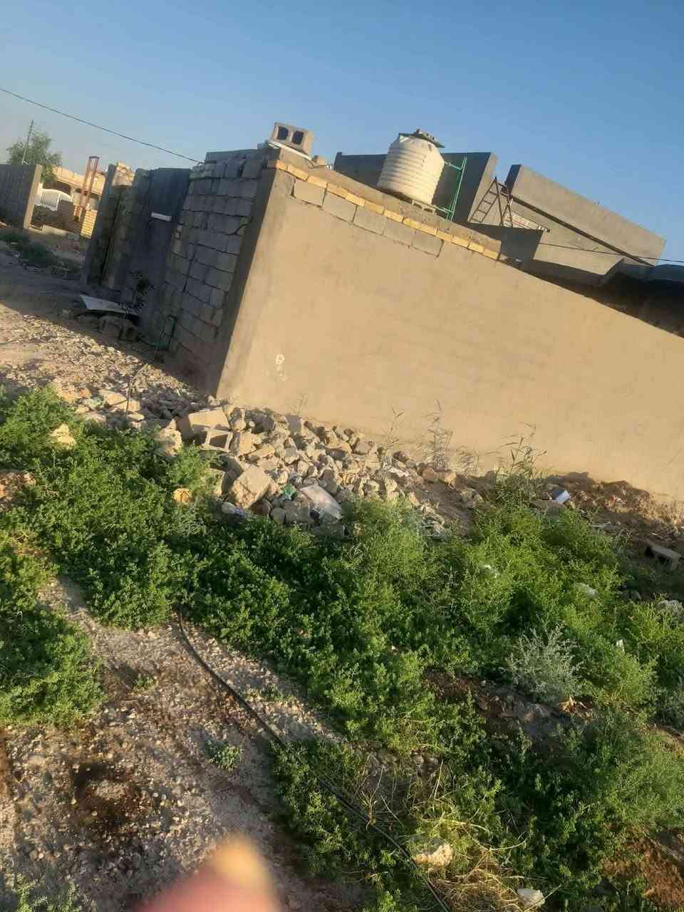السلام عليكم
ارض للبيع بسعر مناسب
 التصنيع الشهداء خلف جامع قباء مساحة 265 متر واجهيه 9 متر ونزال 29 ونص
اني مالك الارض رقمي ***********
