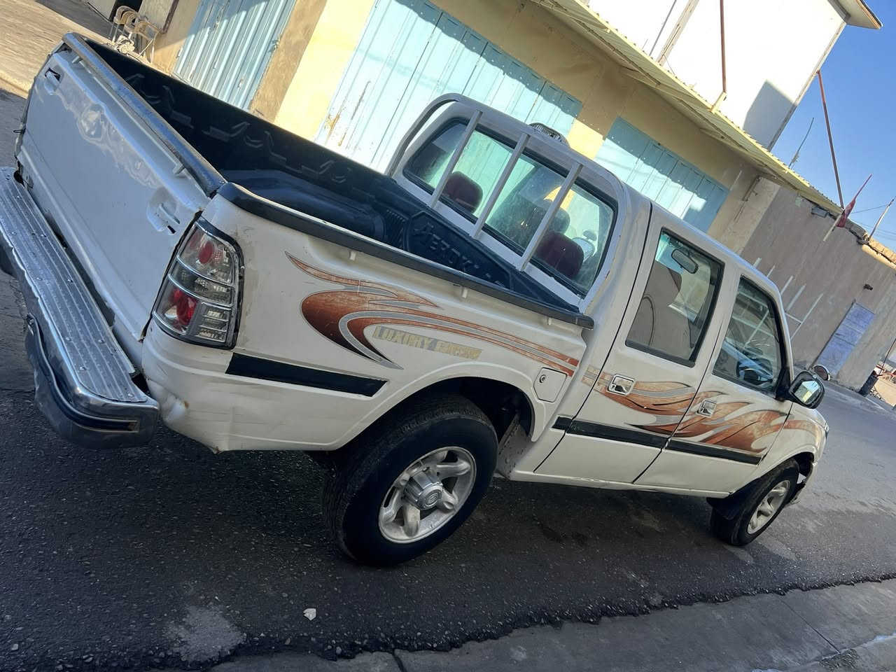 سلام عليكم للبيع كنو2008 السياره جهازه وخير من الله مكينه وكير وصدر جديد وتايرات جديده سعر 25 وبيه مجال قليل مكانه صلاح الدين بلد السياره منفس كامل لاستفسار ***********
