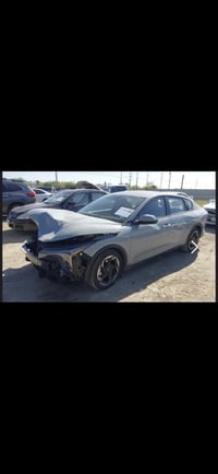 عندي كي فور 2025 سموك م باقي شي ٢٥ يوم وتوصل للميناء لون مميز والحادث ...