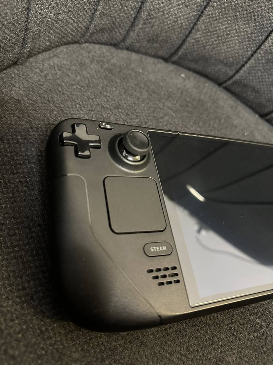 جهاز ستيم ديك اوليد 🔥
🔥🔥 فرصة قوية — للبيع Steam Deck OLED 🔥🔥

للبيع جهاز Steam Deck OLED نسخة 512GB  

الجهاز نظيف جداً جداً واستعمال خفيف، تشتريه وتشغل بدون أي تعب.

✅ نسخة OLED الأصلية  

✅ سعة 512GB  

✅ الحالة 100% ممتازة  

✅ ما بيه أي مشاكل أو أعطال  

✅ الأداء فل والحرارة طبيعية  

✅ الشاشة صافية بدون خدوش

📦 الملحقات:

✔️ الكفر الأصلي ويا الجهاز  

✔️ الشاحن الأصلي  

✔️ كل الملحقات كاملة

 ✅ يد اكس بوكس ون

🎮 الجهاز جاهز — بس نزّل ألعابك والعب فوراً

💰 السعر: 750 ألف دينار عراقي)  

📍 المكان: (اربيل )  

موجود توصيل كل عراق

📩 للجادين فقط — خاص مفتوح

⚠️ ملاحظة: الجهاز نظيف جداً ومناسب للي يريد جهاز مضمون بدون وجع راس.


**إذا كنت صاحب هذا الإعلان وتريد حذفه لأي سبب، رجاءا أرسل رسالة إلى الدعم الفني**