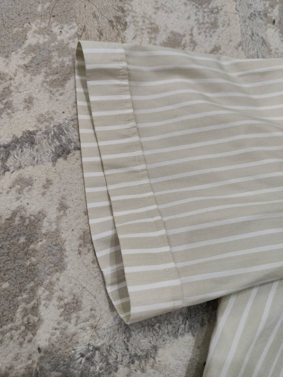 HUGO BOSS ✅✅ 
باله اوريجنال 💯💯 
النظافة 💯💯 
41 قياس اوربي 
L يعادل القياس 
60cm عرض الصدر 
78cm الطول 
يتوفر توصيل لجميع محافظات العراق 🚙


**إذا كنت صاحب هذا الإعلان وتريد حذفه لأي سبب، رجاءا أرسل رسالة إلى الدعم الفني**