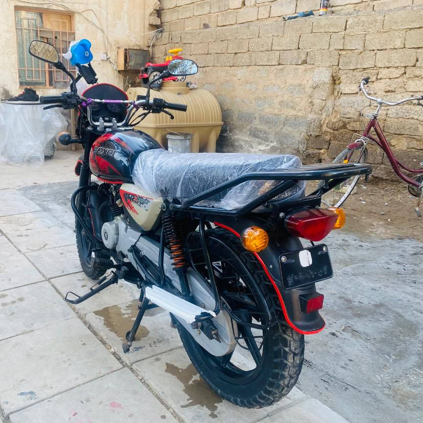 سلام عليكم بوكسر جبلي 21 اوراق اصولي شرط الترقيم  خير من الله الدراجه مناقصها شي تعال شوف بعينك السعر مليون او 100مكاني بهرز تواصل ***********
